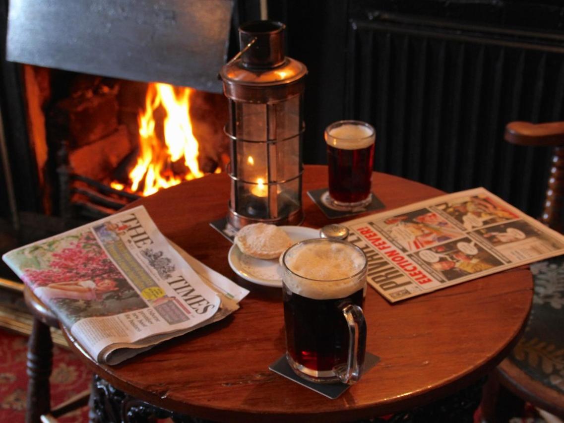 Crown And Trumpet Inn Broadway  Extérieur photo