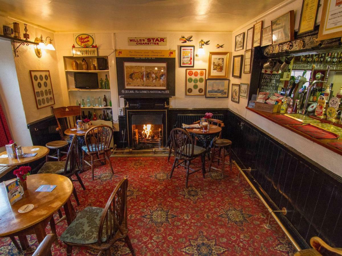 Crown And Trumpet Inn Broadway  Extérieur photo